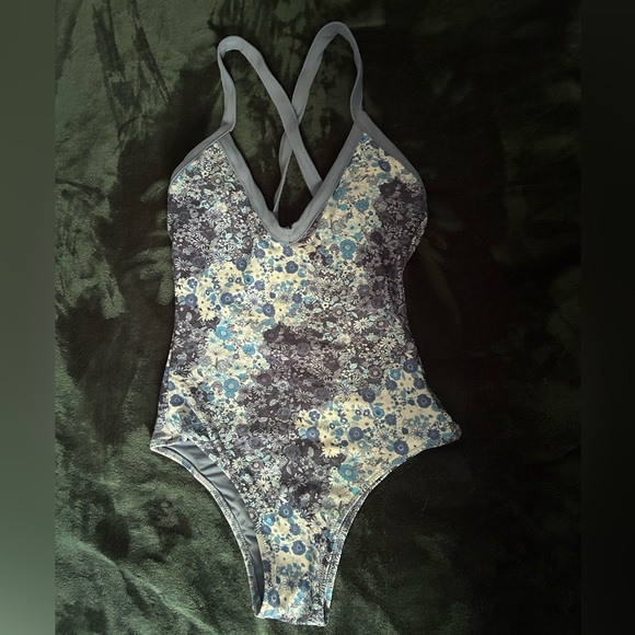 Floral Aerie Swimsuit/Bathing Suit - Picture 2 of 6